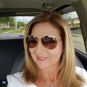 Meet your Posher, Lori